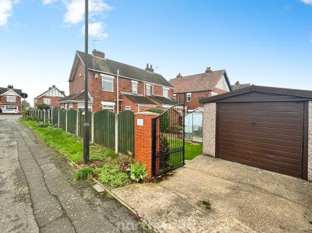 2 bedroom Semi-detached house for sale in High Street, Dunsville, Doncaster, DN7