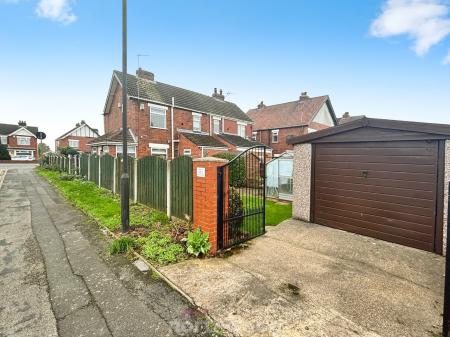 2 bedroom Semi-detached house for sale in High Street, Dunsville, Doncaster, DN7