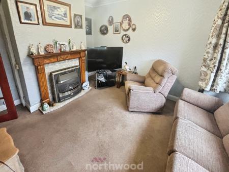 2 bedroom Semi-detached house for sale in High Street, Dunsville, Doncaster, DN7