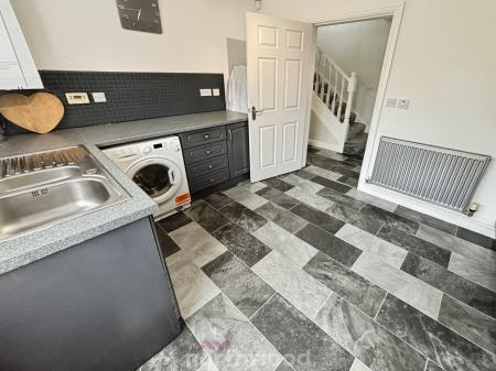 3 bedroom Semi-detached house for sale in Highfield Close, Doncaster, Doncaster, DN7