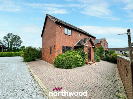 3 bedroom Detached house for sale in Main Street, Fishlake, Doncaster, DN7