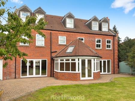 6 bedroom Detached house for sale in Main Street, Hatfield Woodhouse, Doncaster, DN7