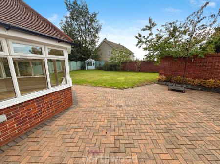 6 bedroom Detached house for sale in Main Street, Hatfield Woodhouse, Doncaster, DN7