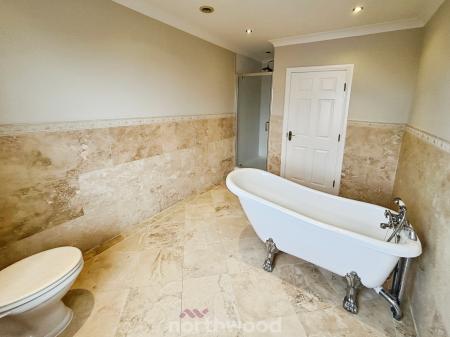 6 bedroom Detached house for sale in Main Street, Hatfield Woodhouse, Doncaster, DN7