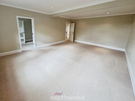 6 bedroom Detached house for sale in Main Street, Hatfield Woodhouse, Doncaster, DN7