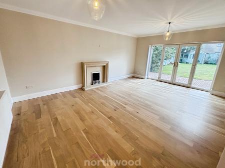 6 bedroom Detached house for sale in Main Street, Hatfield Woodhouse, Doncaster, DN7