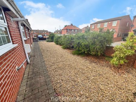 2 bedroom Bungalow for sale in Millard Avenue, Hatfield, Doncaster, DN7