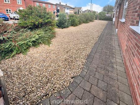 2 bedroom Bungalow for sale in Millard Avenue, Hatfield, Doncaster, DN7