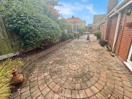 2 bedroom Bungalow for sale in Millard Avenue, Hatfield, Doncaster, DN7