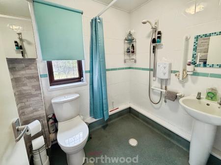 2 bedroom Bungalow for sale in St Marys Drive, Dunsville, Doncaster, DN7