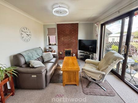 2 bedroom Bungalow for sale in St Marys Drive, Dunsville, Doncaster, DN7