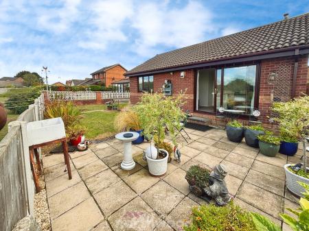 2 bedroom Bungalow for sale in St Marys Drive, Dunsville, Doncaster, DN7