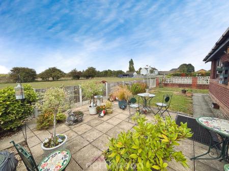 2 bedroom Bungalow for sale in St Marys Drive, Dunsville, Doncaster, DN7