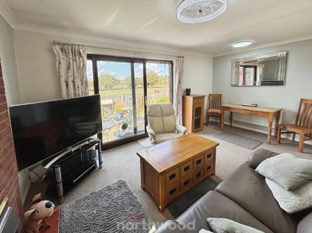 2 bedroom Bungalow for sale in St Marys Drive, Dunsville, Doncaster, DN7