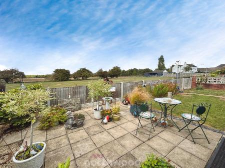 2 bedroom Bungalow for sale in St Marys Drive, Dunsville, Doncaster, DN7