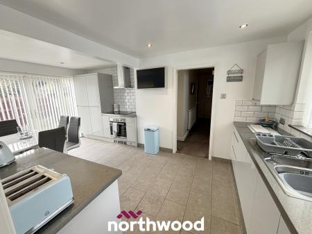 3 bedroom Semi-detached house for sale in Victoria Avenue, Hatfield, Doncaster, DN7
