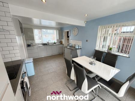 3 bedroom Semi-detached house for sale in Victoria Avenue, Hatfield, Doncaster, DN7