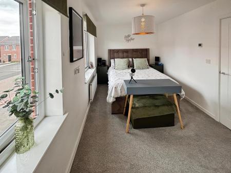 3 bedroom Semi-detached house for sale in Viking Way, Hatfield, Doncaster, DN7