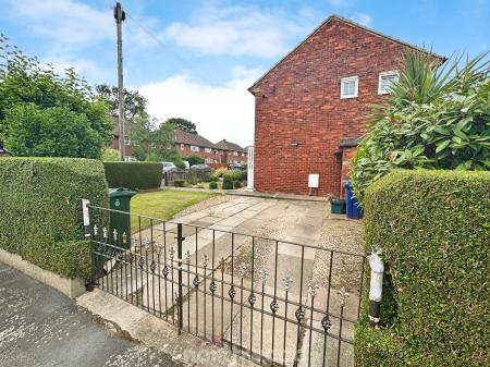 2 bedroom Semi-detached house for sale in West Avenue, Stainforth, Doncaster, DN7