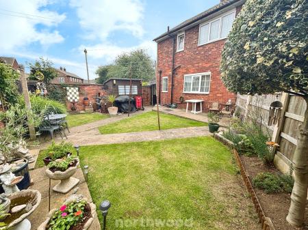 2 bedroom Semi-detached house for sale in West Avenue, Stainforth, Doncaster, DN7