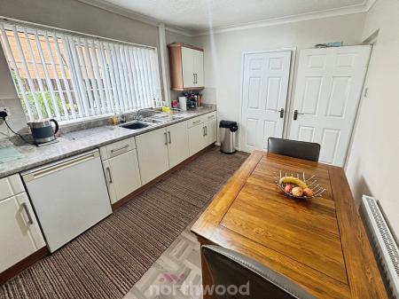 2 bedroom Semi-detached house for sale in West Avenue, Stainforth, Doncaster, DN7