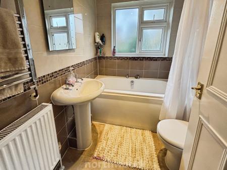 3 bedroom Semi-detached house for sale in Amanda Drive, Hatfield, Doncaster, DN7