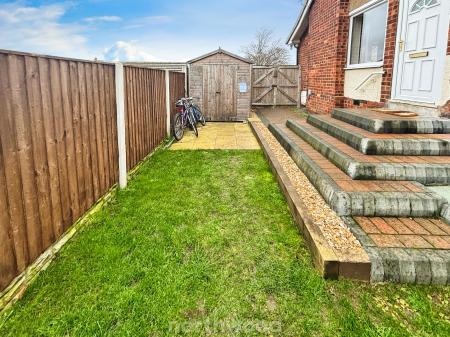2 bedroom Bungalow for sale in Blenheim Close, Hatfield, Doncaster, DN7