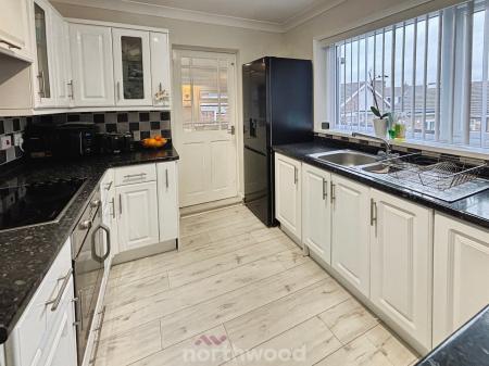 2 bedroom Bungalow for sale in Blenheim Close, Hatfield, Doncaster, DN7