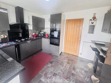 2 bedroom Semi-detached house for sale in Bryson Close, Thorne, Doncaster, DN8