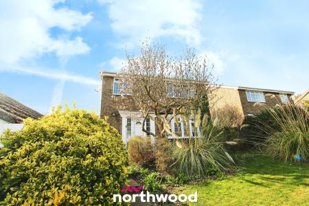 4 bedroom Detached house for sale in Cedar Walk, Campsall, Doncaster, DN6