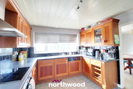 4 bedroom Detached house for sale in Cedar Walk, Campsall, Doncaster, DN6