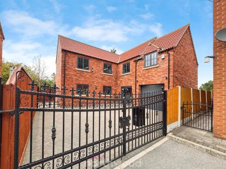 4 bedroom Detached house for sale in Church View, Crowle, DN17
