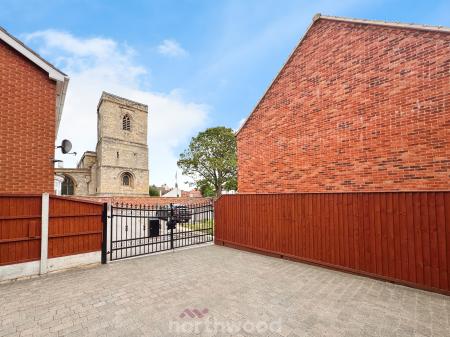 4 bedroom Detached house for sale in Church View, Crowle, DN17