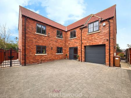 4 bedroom Detached house for sale in Church View, Crowle, DN17