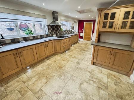 3 bedroom Bungalow for sale in St Georges Avenue, Dunsville, Doncaster, DN7