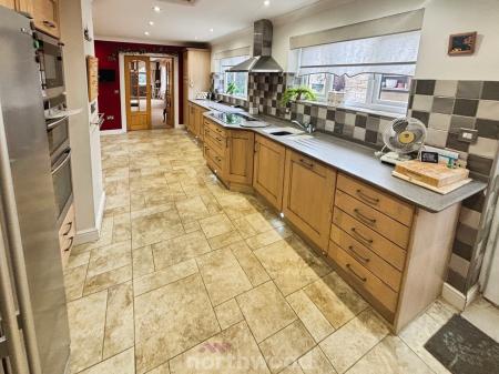 3 bedroom Bungalow for sale in St Georges Avenue, Dunsville, Doncaster, DN7