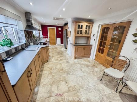 3 bedroom Bungalow for sale in St Georges Avenue, Dunsville, Doncaster, DN7