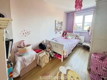 3 bedroom Semi-detached house for sale in Thorncliffe Drive, Doncaster, Doncaster, DN7