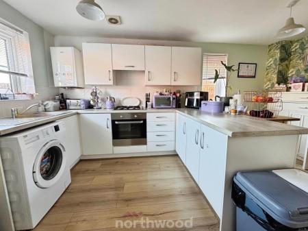 3 bedroom Semi-detached house for sale in Thorncliffe Drive, Stainforth, Doncaster, DN7
