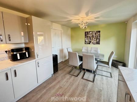 3 bedroom Semi-detached house for sale in Saxon Avenue Hatfield, Hatfield, Doncaster, DN7