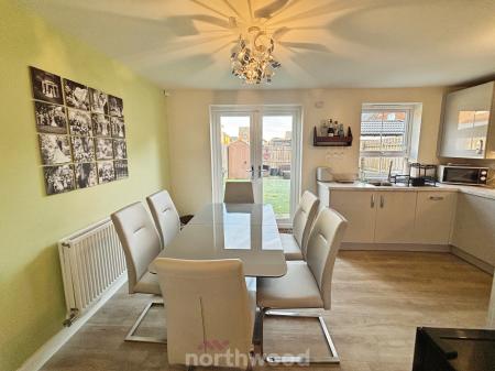 3 bedroom Semi-detached house for sale in Saxon Avenue Hatfield, Hatfield, Doncaster, DN7