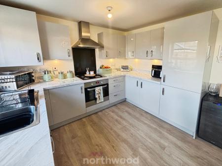 3 bedroom Semi-detached house for sale in Saxon Avenue Hatfield, Hatfield, Doncaster, DN7