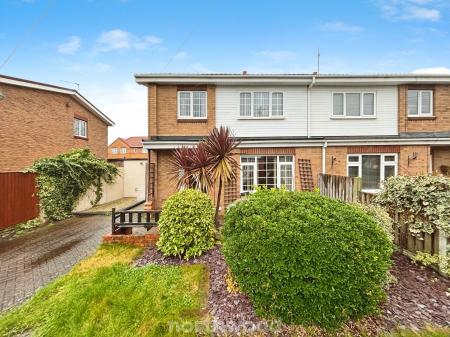 3 bedroom Semi-detached house for sale in Oldfield Crescent, Stainforth, Doncaster, DN7