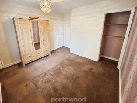 3 bedroom Semi-detached house for sale in Oldfield Crescent, Stainforth, Doncaster, DN7