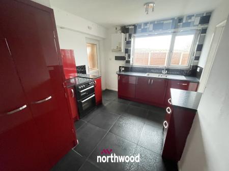 3 bedroom Semi-detached house for sale in Beech Crescent, Stainforth, Doncaster, DN7