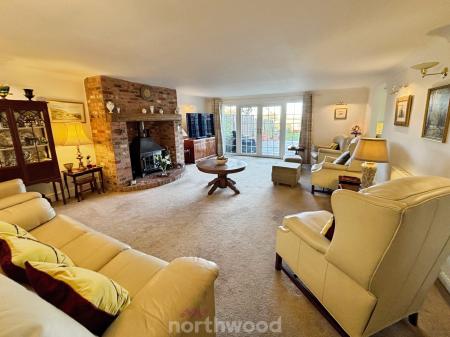 4 bedroom Bungalow for sale in Braithwaite Lane, Braithwaite, Doncaster, DN7