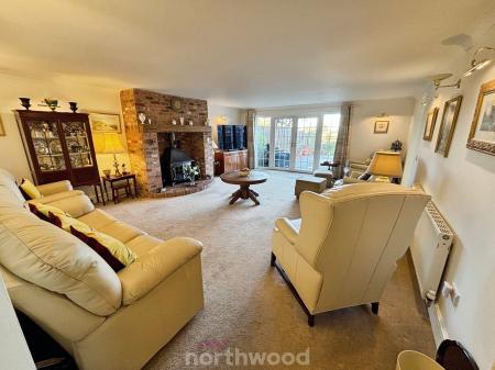 4 bedroom Bungalow for sale in Braithwaite Lane, Braithwaite, Doncaster, DN7