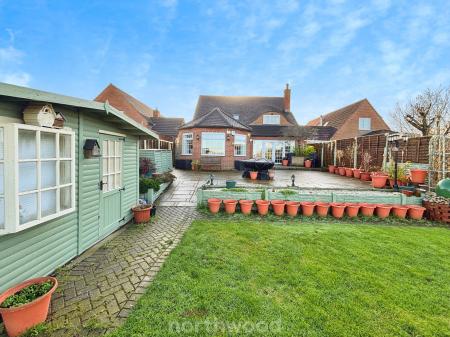 4 bedroom Bungalow for sale in Braithwaite Lane, Braithwaite, Doncaster, DN7