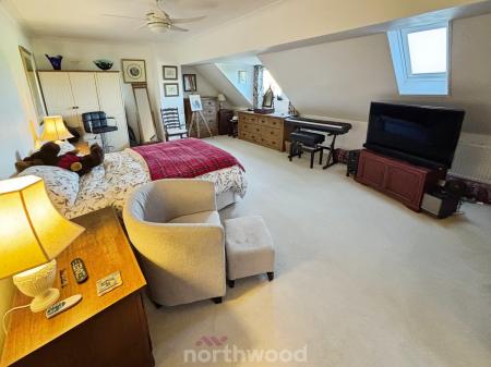 4 bedroom Bungalow for sale in Braithwaite Lane, Braithwaite, Doncaster, DN7