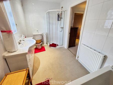 4 bedroom Bungalow for sale in Braithwaite Lane, Braithwaite, Doncaster, DN7